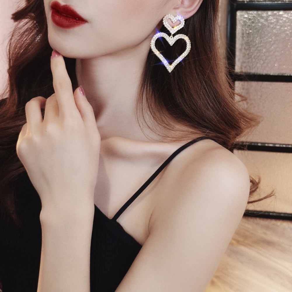 💕 Statement Crystal Heart Earrings
